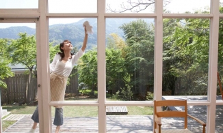 3 lỗi khiến lau cửa kính mãi vẫn bẩn, số 2 ai cũng mắc phải