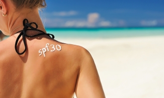 Chăm sóc da khi đi biển: Các bước chuẩn bị trước, trong và sau