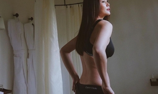 Nối gót Jennie, Thanh Hằng khoe vòng eo 53 khi diện nội y Calvin Klein