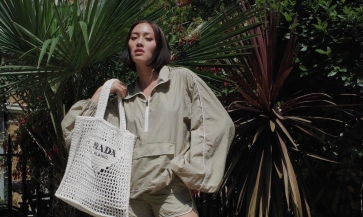 Raffia Tote Bag: Chiếc túi “hot” suốt từ hè sang thu của Prada