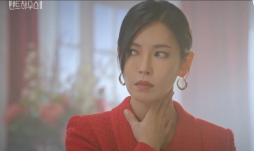 “Penthouse 2” tập 2: Oh Yoon Hee quay trở lại Hera Palace, Cheon Seo Jin mất đi giọng hát