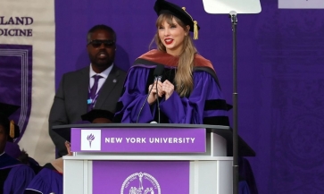 Taylor Swift nhận bằng Tiến sĩ từ Đại học New York