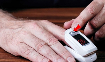 7+ loại máy đo nồng độ oxy trong máu SpO2 hiệu quả, độ chính xác cao 