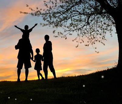 Rồi một ngày, cha mẹ cũng sẽ già thế nên đừng tiếc lời yêu thương