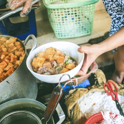 Giản dị mà  ngon khó quên như bát bún riêu Hà Nội