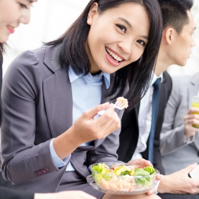 Ăn uống ở văn phòng, xin đừng đánh mất chữ “duyên”