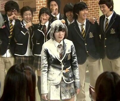 Không thể lên án bạo lực học đường bằng tư tưởng đầy bạo lực và hận thù