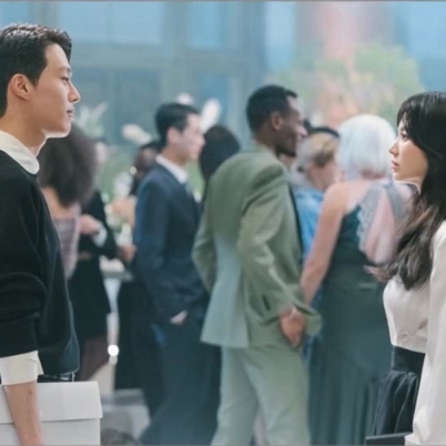 Thí sinh Hoa hậu được triệu phú công nghệ cầu hôn 'trên mây xanh': Đừng thấy hoa nở mà ngỡ xuân về