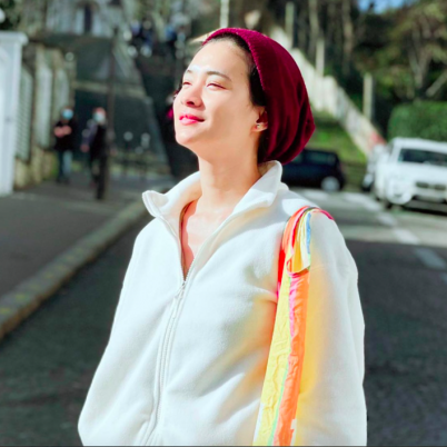 Ở lại Paris, sau 50 tuổi mình vẫn không bị mang tiếng ế