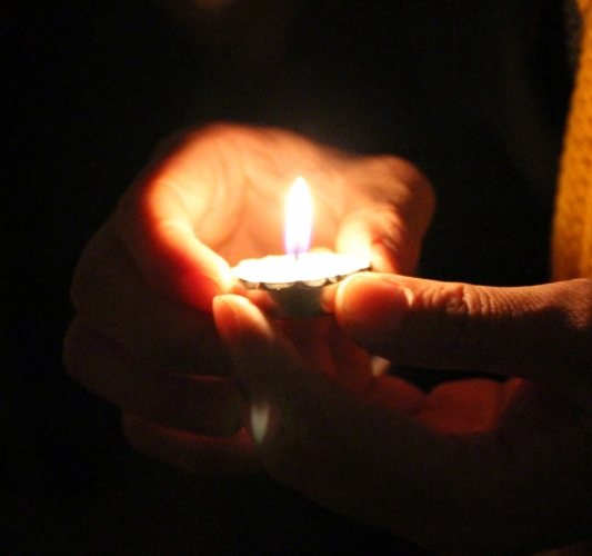 Vì bạn vẫn còn sống, hãy sống tử tế và ý nghĩa thêm cả phần của những người đã ra đi