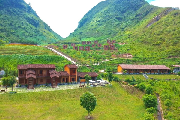 H'Mong Village thuộc Công viên địa chất toàn cầu Cao nguyên đá Đồng Văn.
