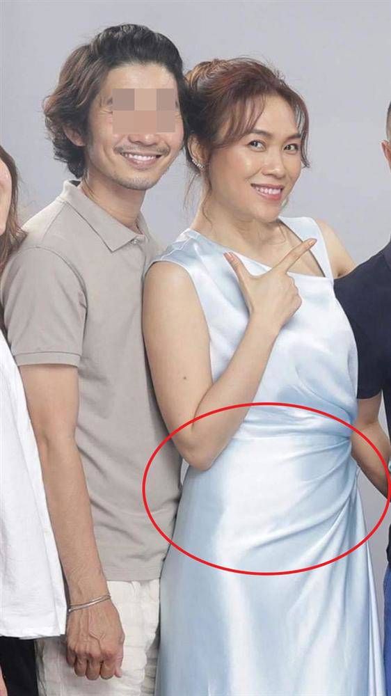 Mỹ Tâm để lộ vòng 2 lùm lùm trong loạt ảnh mới, fan phán: 