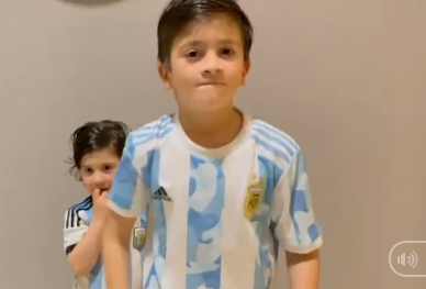 Hành động đáng yêu của 3 con trai Lionel Messi khi bố vô địch Copa America - Ảnh 4