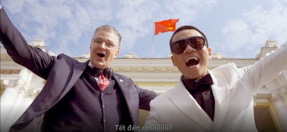 Đại sứ Mỹ Kritenbrink làm nóng MXH bằng màn hát Rap chúc Tết người dân Việt - Ảnh 6