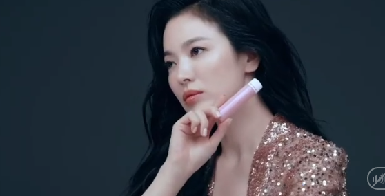Đẳng cấp nhan sắc 'không tuổi' của Song Hye Kyo qua loạt ảnh hậu trường - Ảnh 6