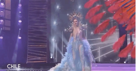 Khánh Vân xuất hiện ấn tượng, tung cú xoay 'thần thánh' tại đêm thi Quốc phục Miss Universe - Ảnh 11