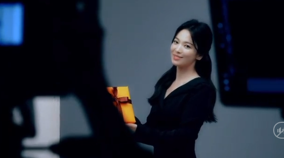 Đẳng cấp nhan sắc 'không tuổi' của Song Hye Kyo qua loạt ảnh hậu trường - Ảnh 3