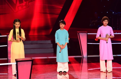 'Tiểu ni cô' Huyền Trân hát nhạc Trịnh tại The Voice Kids 2014 là ai? - Ảnh 3
