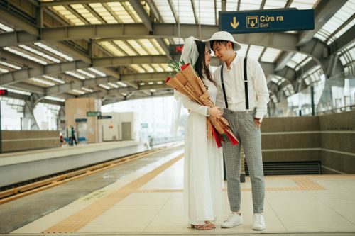 Đôi bạn trẻ chụp ảnh cưới tuyệt đẹp tại đường sắt Cát Linh - Hà Đông  - Ảnh 5