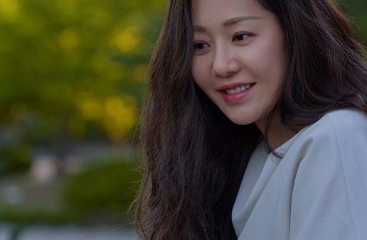 Cựu cháu dâu Samsung Go Hyun Jung vẫn đẹp xuất thần và nuột nà ở tuổi 50 - Ảnh 2