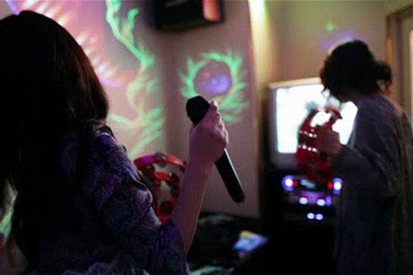 Tăng 10 lần tiền phạt đối với hành vi hát karaoke gây ồn ào sau 22 giờ  - Ảnh 2