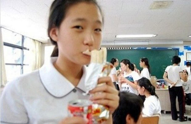 Ảnh thẻ thời đi học của Kim Go Eun: Mặt Vline, mũi cao, môi chúm chím - Ảnh 3
