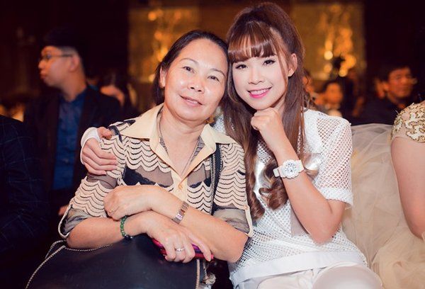 Sao Việt để mẹ làm quản lý: Khởi My sợ giữ tiền, Hoàng Thùy Linh sợ bị đuổi khỏi nhà - Ảnh 5