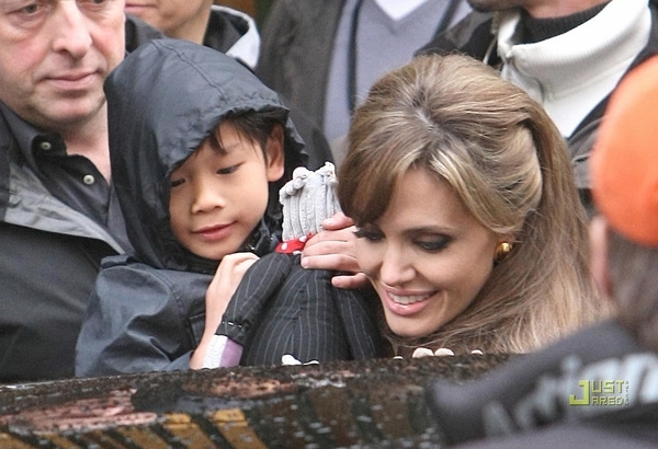 Pax Thiên: Con trai nuôi gốc Việt của Angelina Jolie cao nổi trội ở tuổi 17 - Ảnh 1