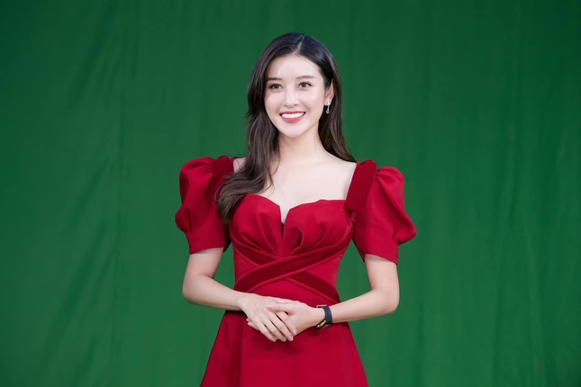 Lương Thùy Linh, Đỗ Thị Hà được khen khi bình luận World Cup: Mặc kín đáo lại thanh lịch, trang nhã - Ảnh 2