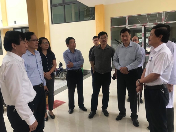 Đoàn công tác của Bộ Y tế tại Trung tâm Y tế huyện Triệu Phong, Quảng Trị.