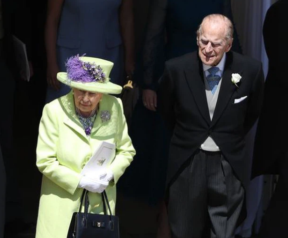 2018: Hoàng thân Philip và Nữ hoàng dự đám cưới Hoàng tử Harry - Công nương Meghan.