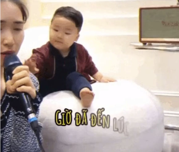 Hòa Minzy khoe giọng hát live bài mới, nhưng hành động an ủi mẹ của bé Bo chiếm sóng - Ảnh 4