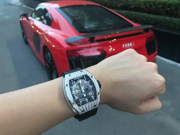 Phan Thành có niềm đam mê với đồng hồ và siêu xe.