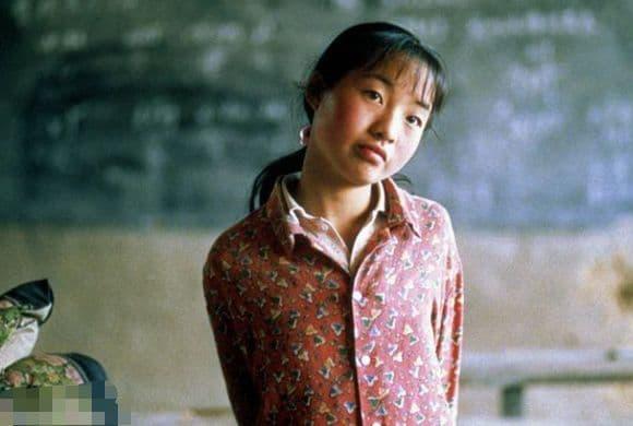 Ngụy Mẫn Chi trong bộ phim Không thể thiếu một em của đạo diễn Trương Nghệ Mưu.