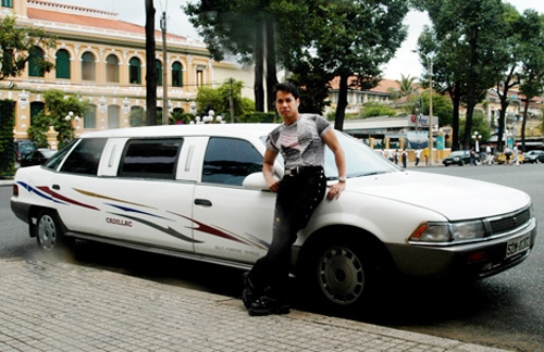 'Ông hoàng nhạc sến' là sao Việt đầu tiên sở hữu siêu xe Cadillac được các tổng thống phương Tây ưa chuộng.