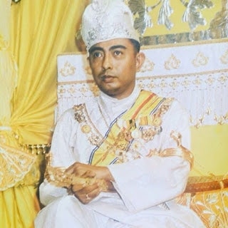 Cha đẻ của Keith Williams là thái tử tiểu vương quốc Perak thuộc Malaysia.