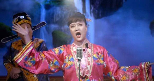 'Táo' Vân Dung cosplay màn hô tên quãng tám của Hoa hậu Thùy Tiên - Ảnh 1