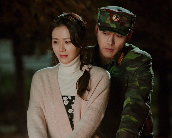 Son Ye Jin và Huyn Bin trong 'Hạ cánh nơi anh'.
