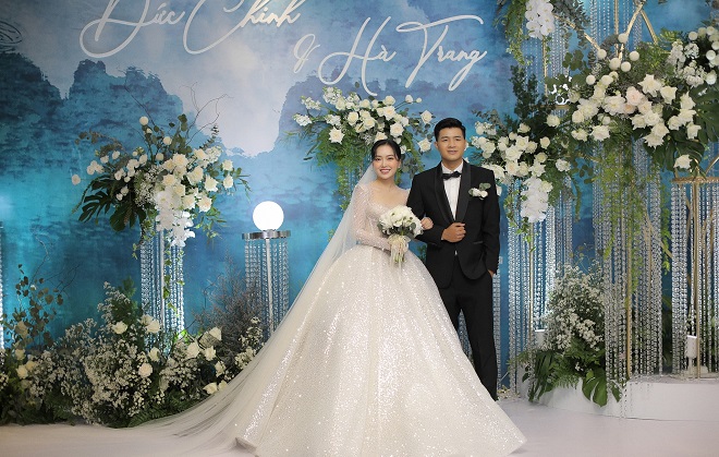 Hòa Minzy và bà xã Công Phượng lần đầu tiên chạm mặt tại đám cưới Hà Đức Chinh - Ảnh 1