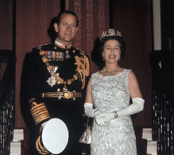 1972: Nữ hoàng Elizabeth và Hoàng thân Philip Duke trong dịp kỷ niệm 25 năm ngày cưới được tổ chức tại Cung điện Buckingham.