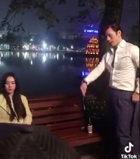 Lộ clip Nhan Phúc Vinh hẹn hò Quỳnh Kool tại hồ Hoàn Kiếm - Ảnh 2