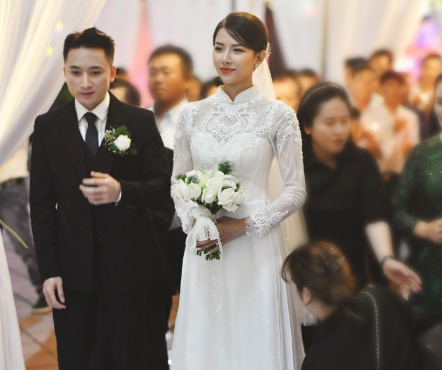 Phan Mạnh Quỳnh bảnh bao sánh bước bên vợ Khánh Vy xinh đẹp trong ngày cưới - Ảnh 11