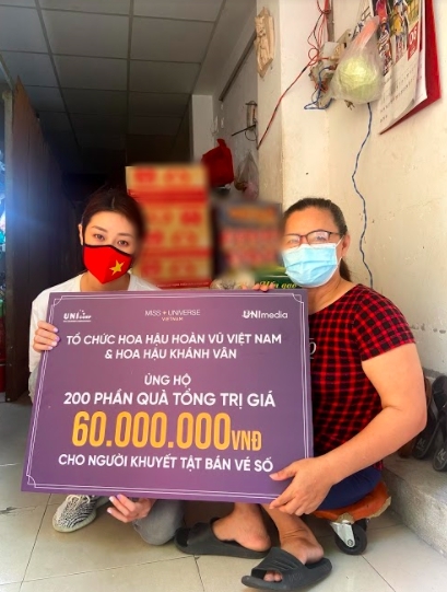 Khánh Vân ủng hộ 300 phần quà cho người nghèo gặp khó khăn - Ảnh 4