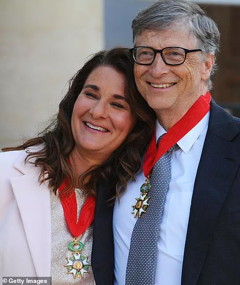 Tỷ phú Bill Gates ly hôn, siêu mẫu Hà Anh viết tâm thư khuyên giới trẻ 'đừng sợ cứ yêu đi' - Ảnh 1