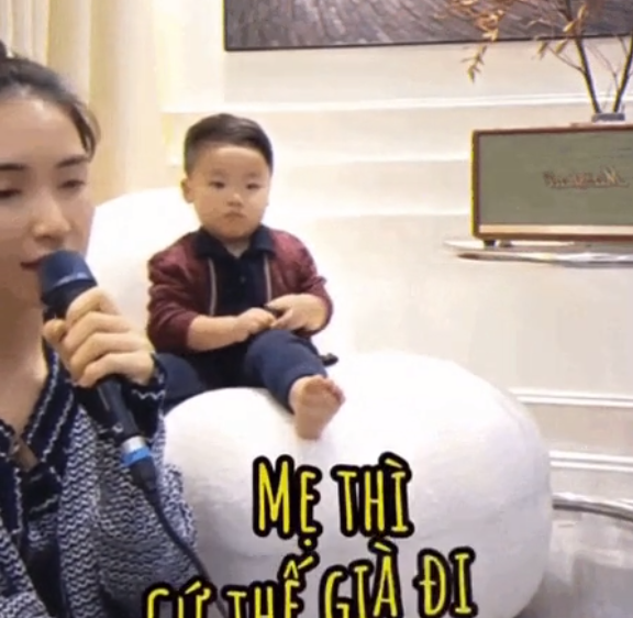 Hòa Minzy khoe giọng hát live bài mới, nhưng hành động an ủi mẹ của bé Bo chiếm sóng - Ảnh 2