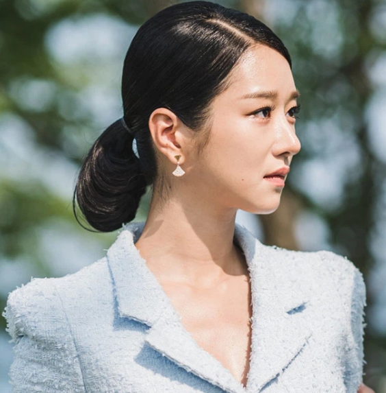'Điên nữ' Seo Ye Ji xinh đẹp bất chấp drama trong loạt ảnh hậu trường mới  - Ảnh 1