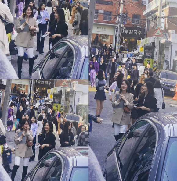 Fan bắt gặp Song Hye Kyo ngoài đời, ngỡ ngàng với nhan sắc tuổi 40 bất chấp camera thường - Ảnh 1