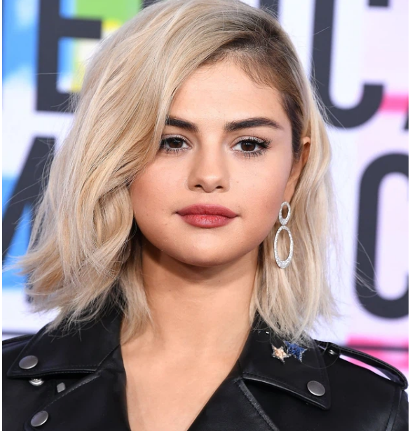 Selena Gomez gây bão vì tạm biệt hình ảnh 'gái ngoan', lần đầu nhuộm tóc bạch kim - Ảnh 6