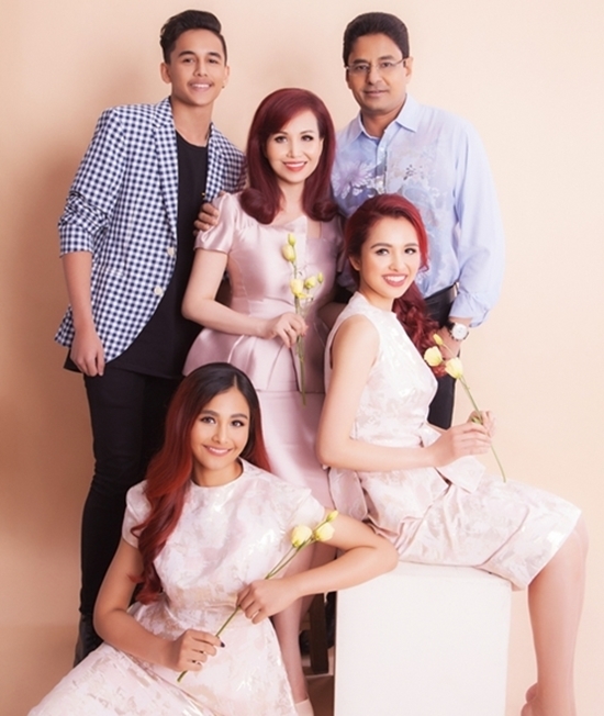 Gia đình viên mãn của Hoa hậu Nguyễn Diệu Hoa và người chồng Ấn Độ.