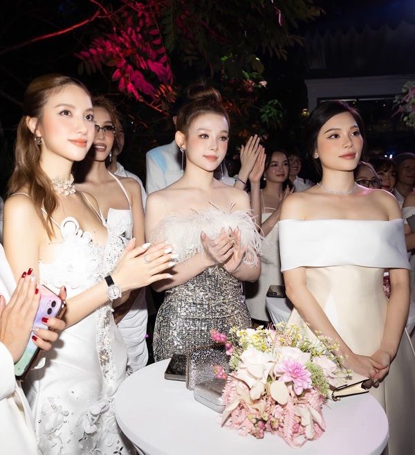 Hội bạn hot girl Hà thành hội ngộ, netizen chỉ xuýt xoa điều này - Ảnh 1